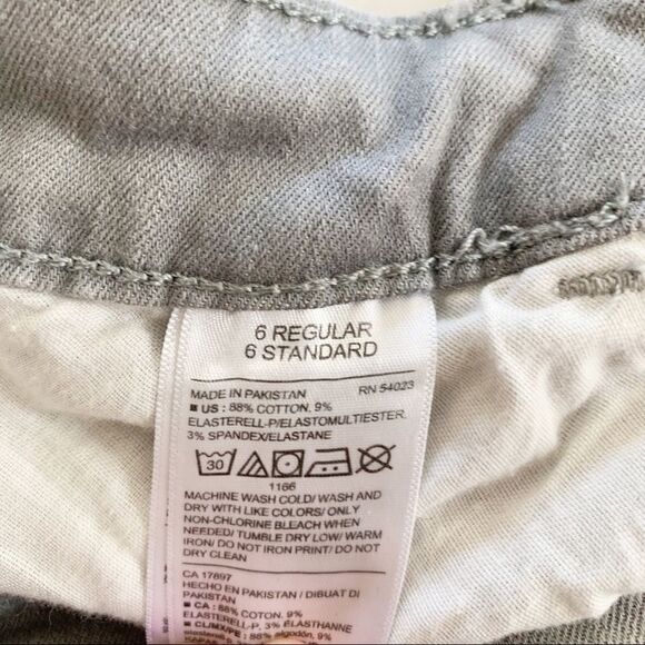 Old Navy Mid Rise Gray Wash Rockstar Sculpt Skinny Jeans - Picture 7 of 7